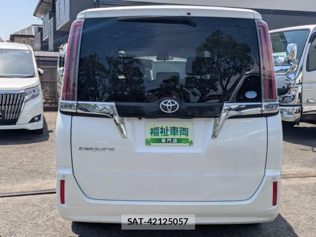 Toyota ESQUIRE 2017-08 8284433-8