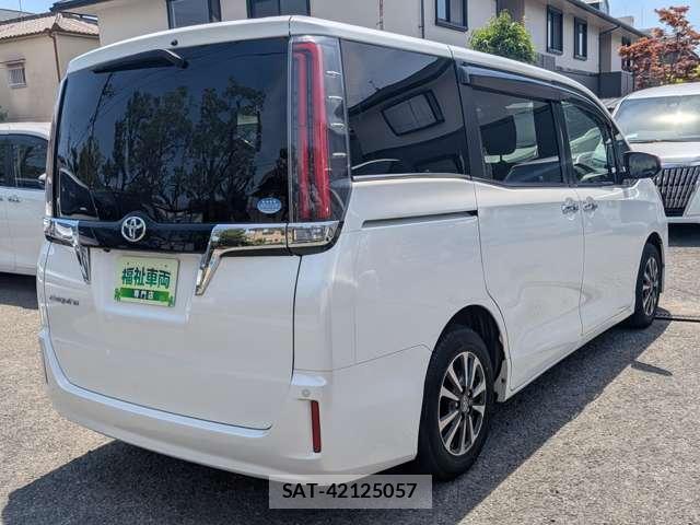 Toyota ESQUIRE 2017-08 8284433-9