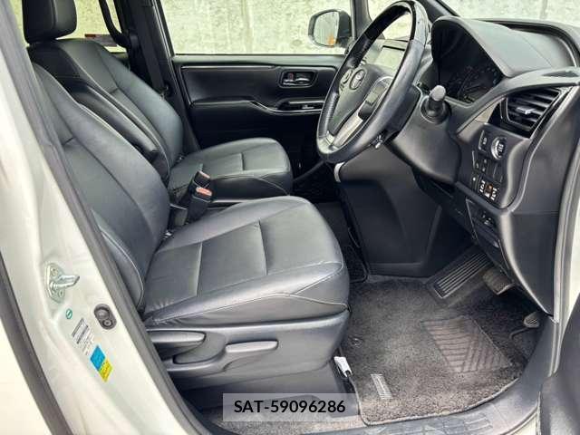 Toyota ESQUIRE 2017-12 8284462-5