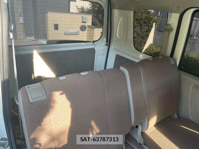 Suzuki EVERY 2014-11 8279637-11