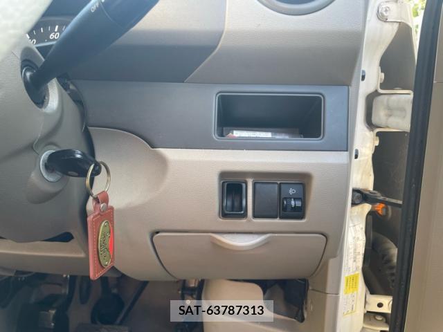 Suzuki EVERY 2014-11 8279637-19