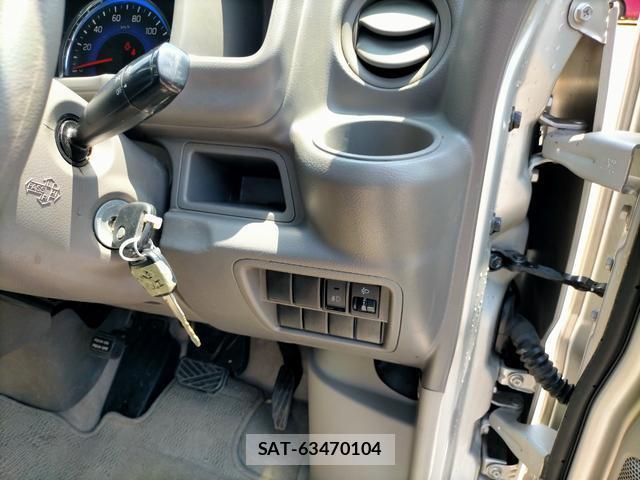 Suzuki EVERY 2015-06 8283056-18