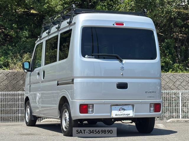 Suzuki EVERY 2024-09 8283387-4
