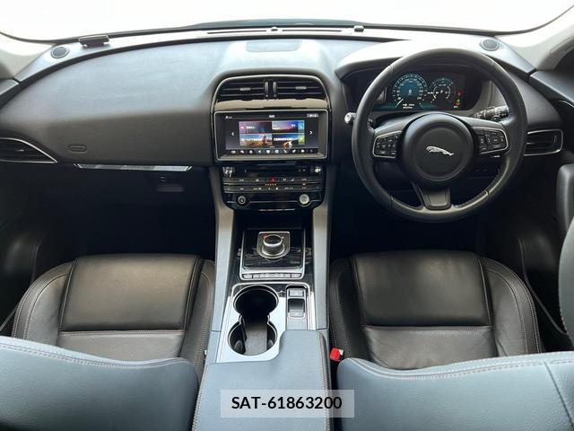 Jaguar F-PACE 2017-06 8279330-1
