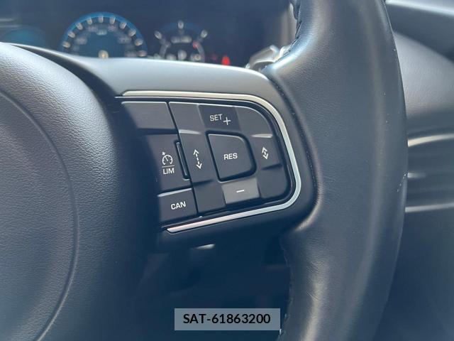 Jaguar F-PACE 2017-06 8279330-4
