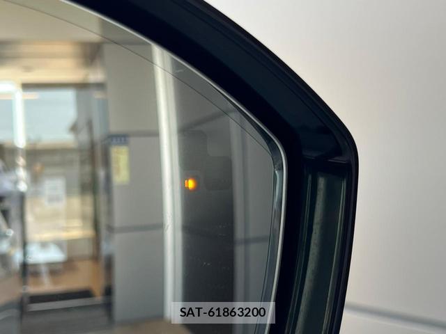 Jaguar F-PACE 2017-06 8279330-9
