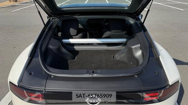Nissan FAIRLADY Z 2025-03 8282247-14