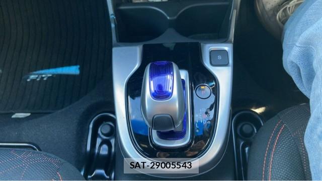 Honda FIT HYBRID 2016-05 8282202-14