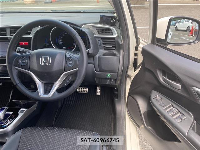 Honda FIT HYBRID 2017-02 8282723-10