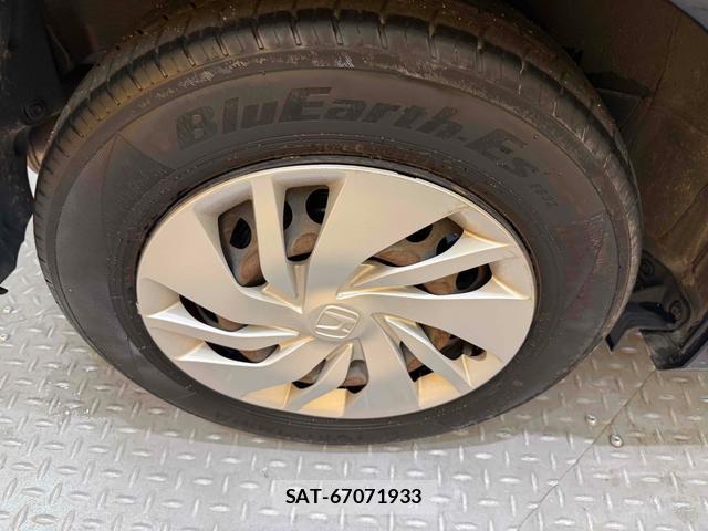 Honda FIT 2017-06 8282974-16