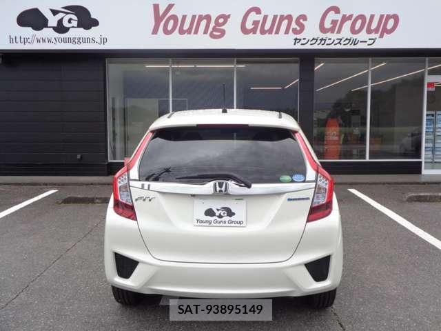 Honda FIT 2016-09 8282987-13