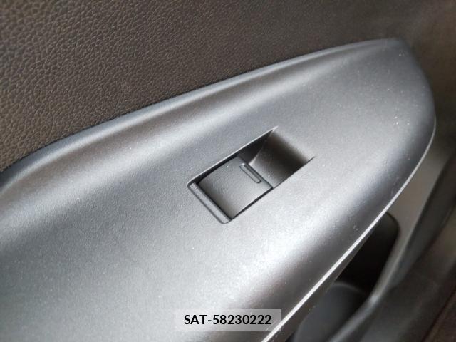 Honda FIT 2017-07 8285676-12