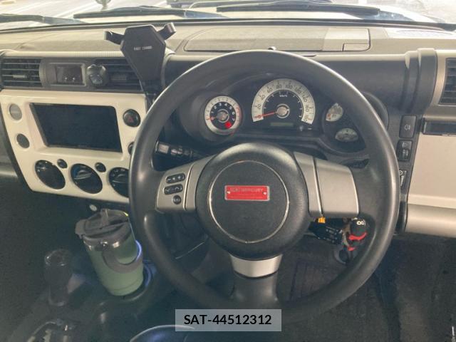 Toyota FJ CRUISER 2011-08 8279599-4