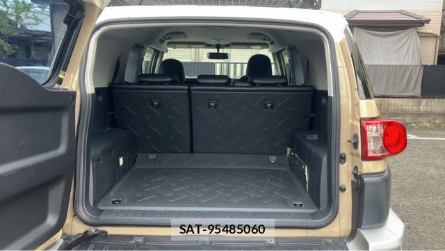 Toyota FJ CRUISER 2011-05 8281852-17