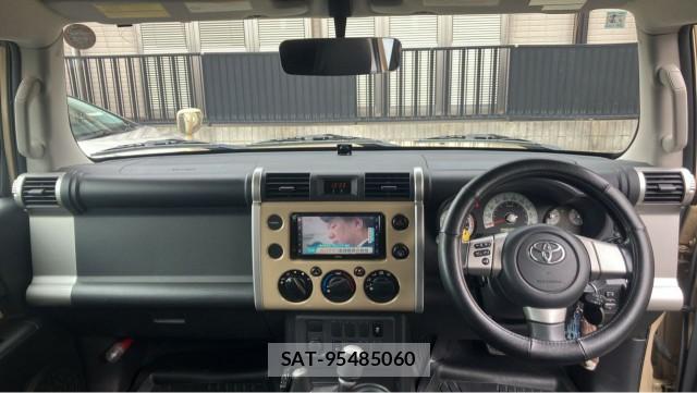 Toyota FJ CRUISER 2011-05 8281852-2