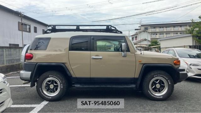 Toyota FJ CRUISER 2011-05 8281852-3