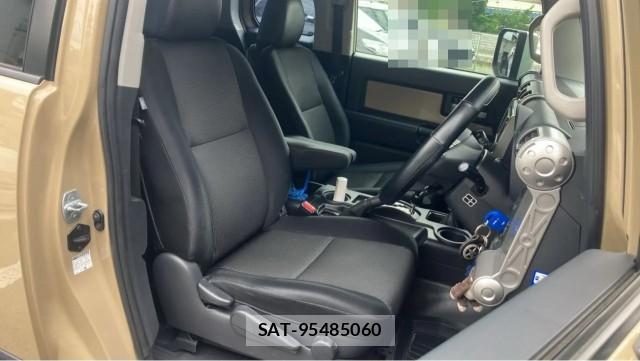 Toyota FJ CRUISER 2011-05 8281852-5