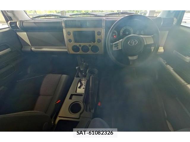 Toyota FJ CRUISER 2013-05 8283927-4