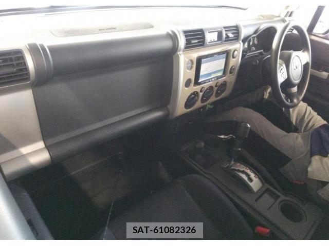 Toyota FJ CRUISER 2013-05 8283927-5