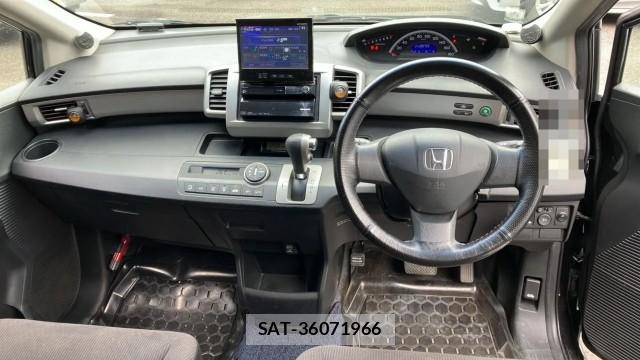 Honda FREED 2011-04 8281003-2