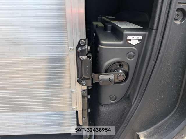 Honda FREED 2024-10 8284431-3