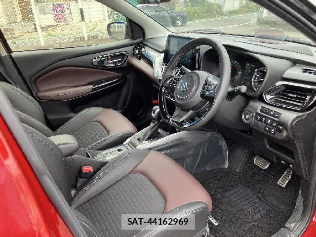 Suzuki Fronx 2024-10 8285591-6