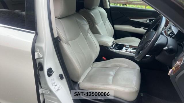 Nissan FUGA HYBRID 2016-01 8282173-5