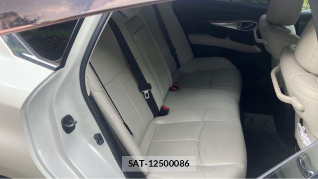 Nissan FUGA HYBRID 2016-01 8282173-6