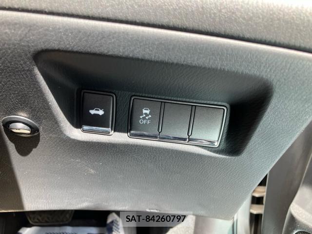 Nissan FUGA 2012-03 8279630-11