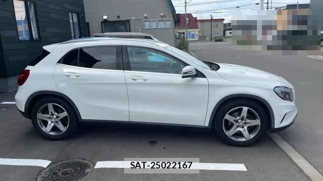 Mercedes Benz GLA-CLASS 2014-07 8282090-10