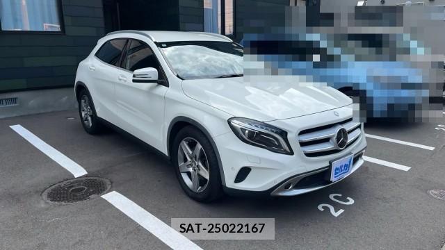 Mercedes Benz GLA-CLASS 2014-07 8282090-11