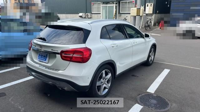 Mercedes Benz GLA-CLASS 2014-07 8282090-13