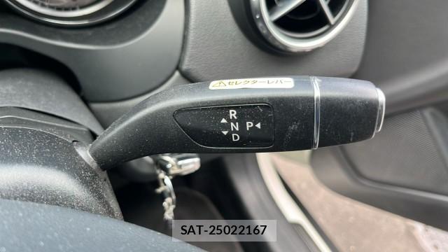 Mercedes Benz GLA-CLASS 2014-07 8282090-14