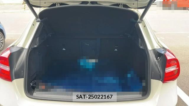 Mercedes Benz GLA-CLASS 2014-07 8282090-17