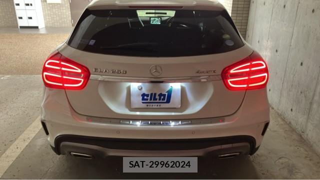 Mercedes Benz GLA-CLASS 2014-08 8282204-1