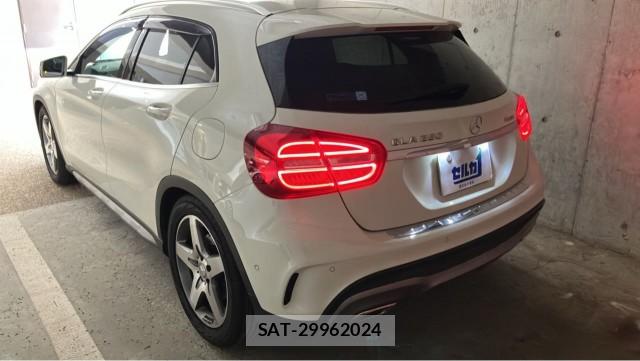 Mercedes Benz GLA-CLASS 2014-08 8282204-13