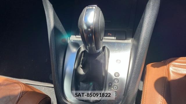 VolksWagen GOLF 2012-01 8281412-14