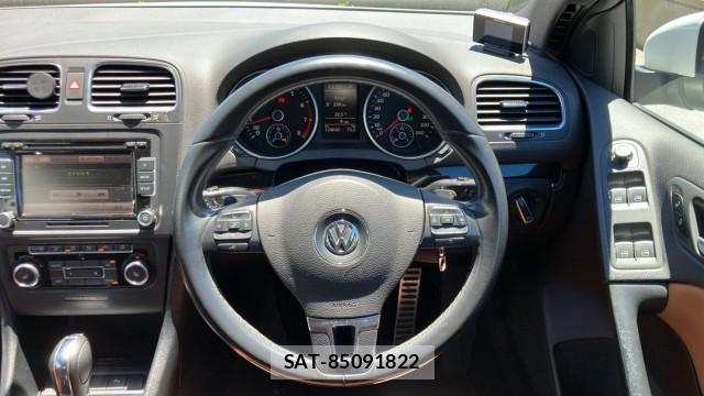VolksWagen GOLF 2012-01 8281412-16