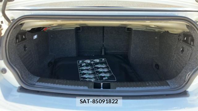 VolksWagen GOLF 2012-01 8281412-17