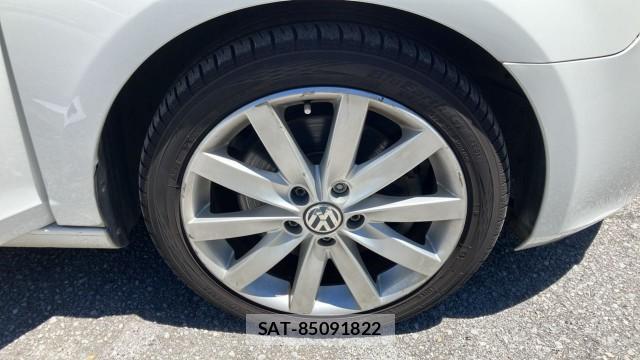 VolksWagen GOLF 2012-01 8281412-8