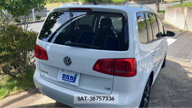 VolksWagen GOLF TOURAN 2015-12 8282171-1