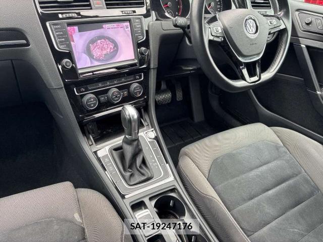 VolksWagen GOLF 2017-04 8278908-4