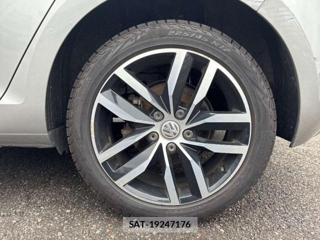 VolksWagen GOLF 2017-04 8278908-8