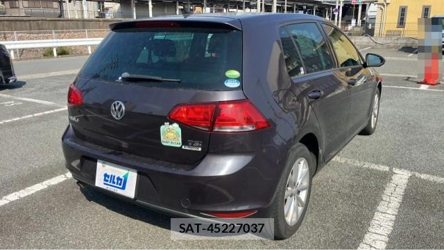 VolksWagen GOLF 2015-08 8280572-12