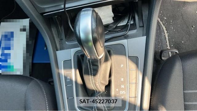 VolksWagen GOLF 2015-08 8280572-14