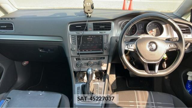 VolksWagen GOLF 2015-08 8280572-2