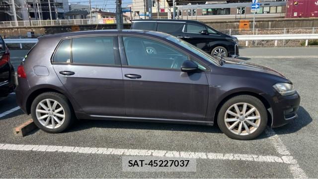 VolksWagen GOLF 2015-08 8280572-3