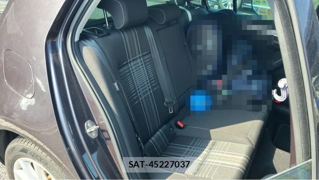 VolksWagen GOLF 2015-08 8280572-6