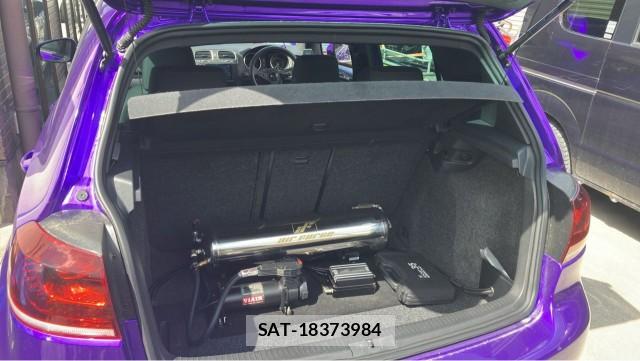 VolksWagen GOLF 2012-01 8281383-17