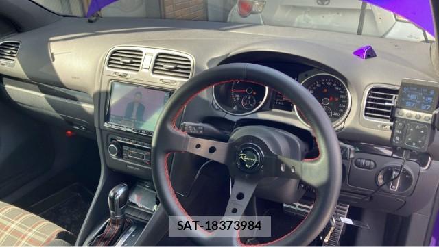 VolksWagen GOLF 2012-01 8281383-2